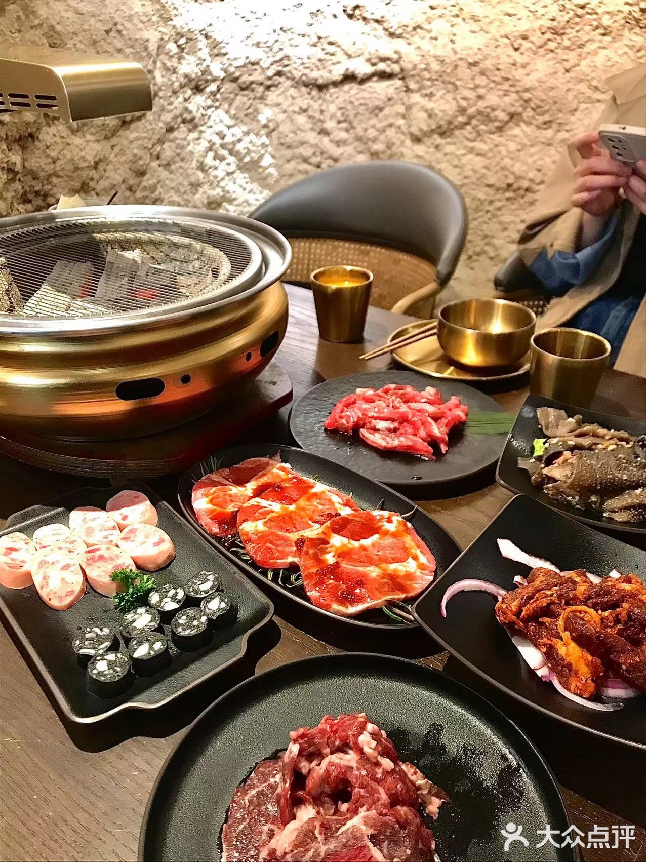 南京！在山洞里吃烤肉！