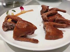 玻璃脆皮乳鸽-利苑酒家(金宝店)