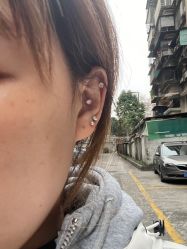 -花师傅专业手穿耳洞打耳洞穿孔