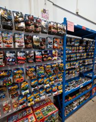 -逝水玩具折扣店