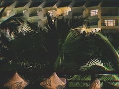 -亚龙湾喜来登·美景台大堂吧