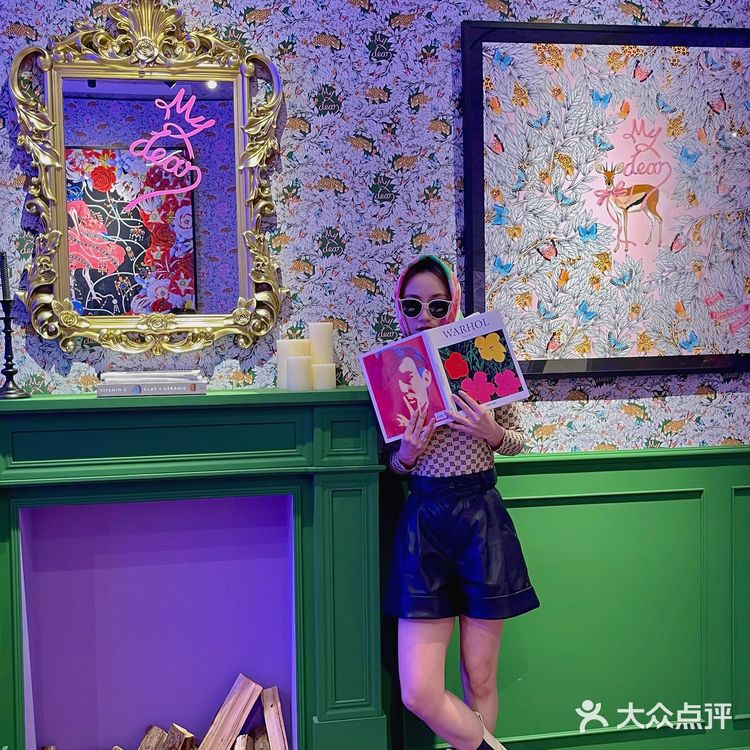 OOTD如何拍出GUCCI海报风?你只缺一条花丝巾