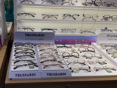 -爱视眸Eyeblling眼镜·依视路·蔡司镜片折扣店(百联南方商城购物中心)