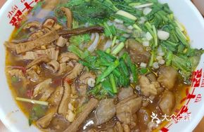 Pickled Pepper Beef Tendon and Offal Noodles