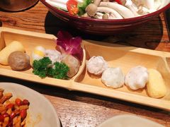 芝士蟹黄丸丸拼-老牌坊云南鱼豆花火锅(爱建店)
