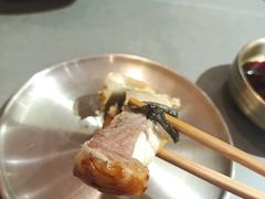 -围炉肉舍•炭烤活鳗•丹东海鲜烤肉(步行街店)