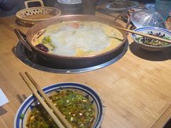 -洱火云南酸菜牛肉火锅(石景山当代商城店)