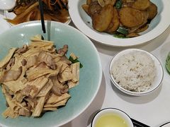 -新一家农家菜(华景新城店)