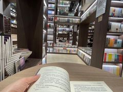 -钟书阁(群光广场店)