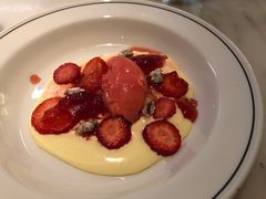 草莓雪芭配奶油奶酪-Cumulus Inc.