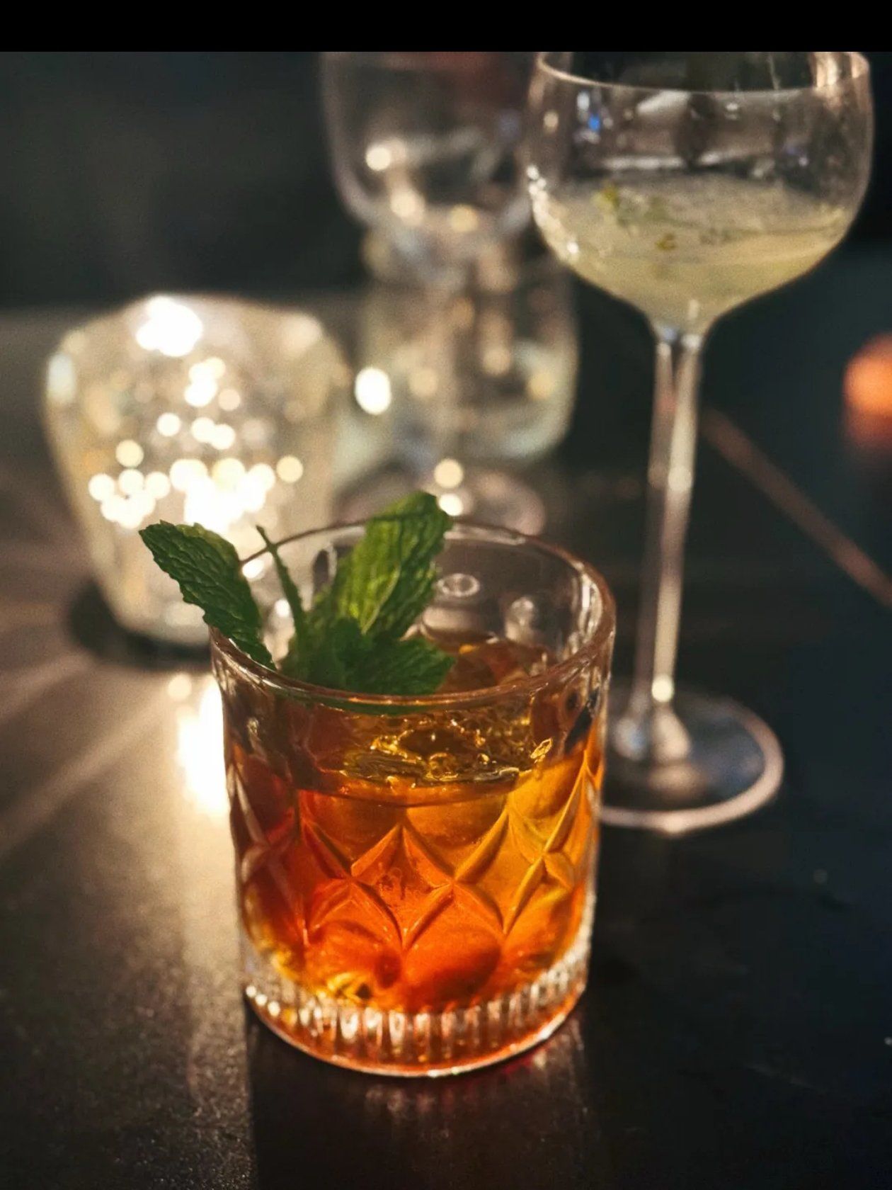 鸡尾酒在手,酒吧中,今夜我最摇摆