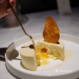 咸蛋黄融入奶油 整块的味道是很均匀平衡的