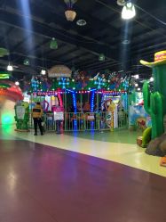 -维佳童话镇演出现场(徐东店)
