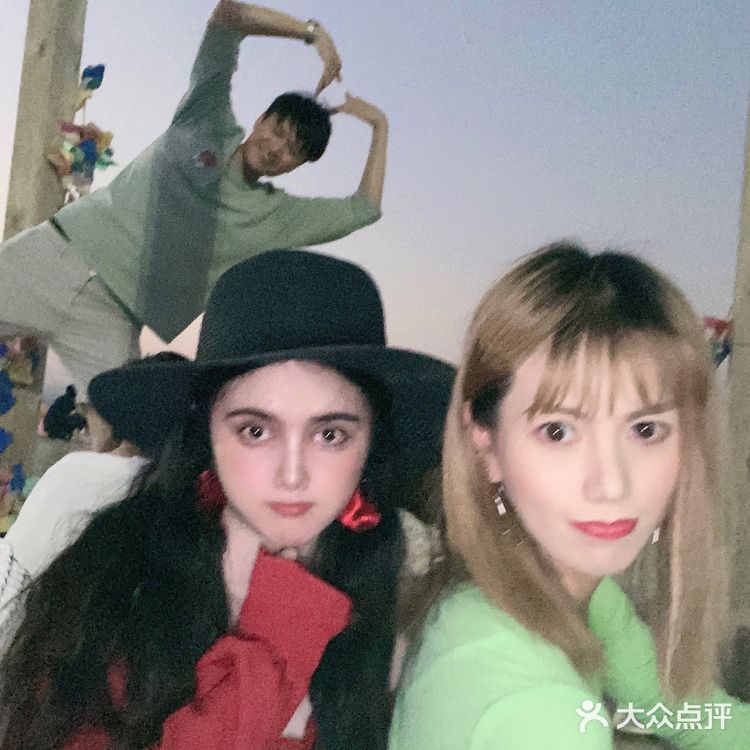 玫瑰海岸,一个可以骑马的海滩,有很多来拍婚纱照的