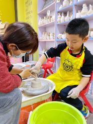 -泥娃娃DIY陶吧(易生活购物公园店)
