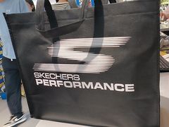 -SKECHERS 斯凯奇(上海国际时尚中心店)