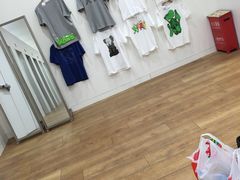 -优衣库(银川新华百货CCMall店)