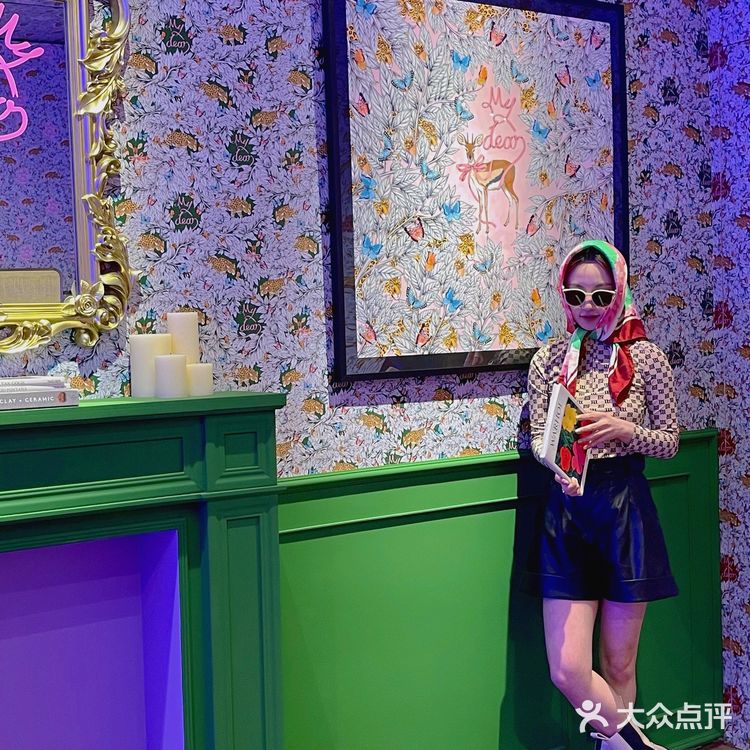 OOTD如何拍出GUCCI海报风?你只缺一条花丝巾