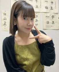 -DO A HAIRSTYLE