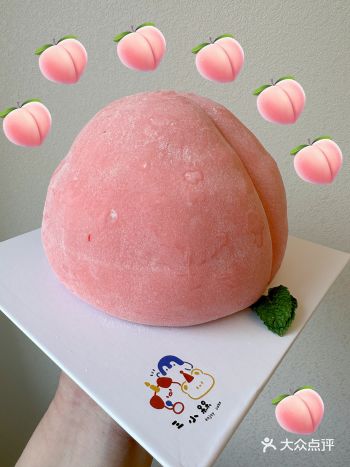 一整个桃子蛋糕!谁来吃!