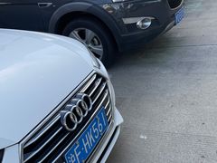 -佘山地铁站-停车场