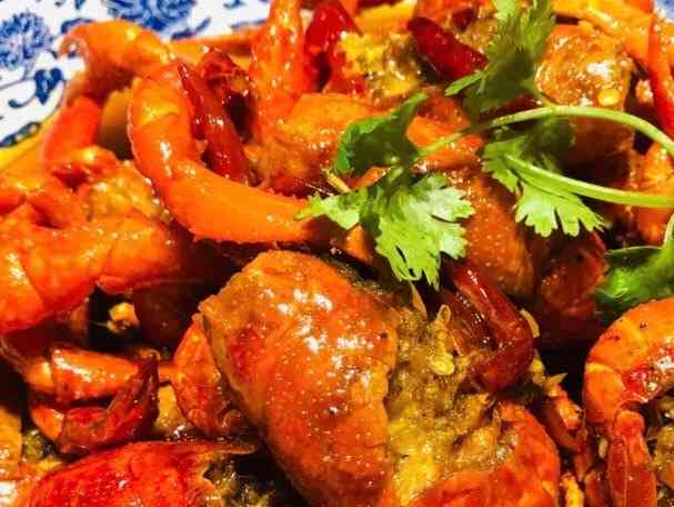 屋里香(通富路店)-"环境 在小龙虾店的行列中算是比较可以的.