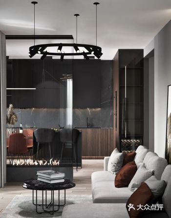 加入壁炉的元素,起到了装饰空间和分割空间的作用