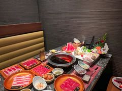 -牛YO寿喜烧·铁板烧和牛火锅自助(市府恒隆店)