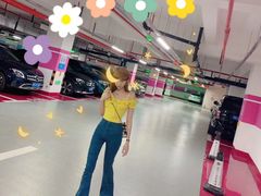 -绿地缤纷城-停车场