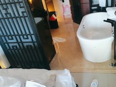 -三亚湾海居铂尔曼度假酒店