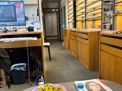 -优医视平价眼镜蔡司依视路折扣工厂店(十里堡店)