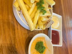 -Chom Cafe and Restaurant