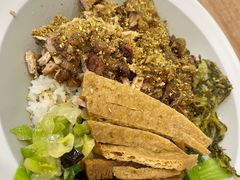 秘制脆皮猪脚饭-陆长玖古法猪脚饭(玄风桥店)