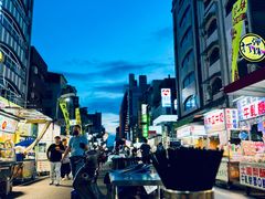 -六合夜市