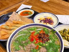 -云阿蛮云南生烫牛肉米线(奉贤路店)