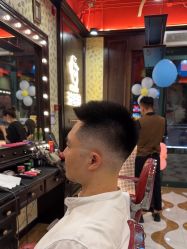 -东方先生国潮男士理发馆