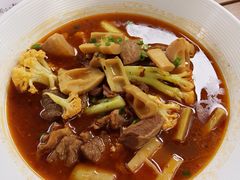 散叶花菜笋炖牛腩-南小馆(迪士尼小镇店)