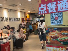 -麦当劳(上海虹桥站30B检票口楼上)