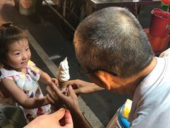 -六合夜市