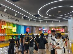 -m豆巧克力世界(上海世茂广场店)