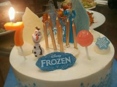 7寸冰雪奇缘生日蛋糕-巴黎贝甜(熙悦汇店)