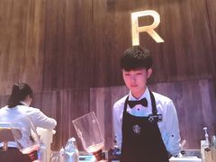 咖啡师与虹吸壶-星巴克臻选(南京艾尚天地店)