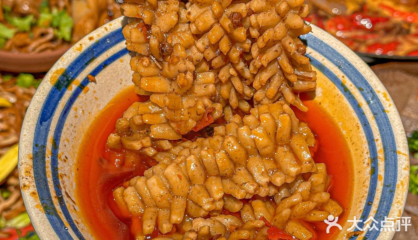 麦穗鱿鱼、荔枝芝士虾球、脆毛肚、鸭血都可以必眼点
