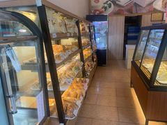 面包甜点陈列柜-顶东面包花园·生日蛋糕(香榭丽店)