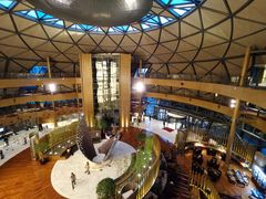 -上海滴水湖皇冠假日酒店