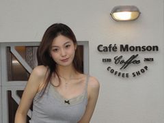-Café Monson