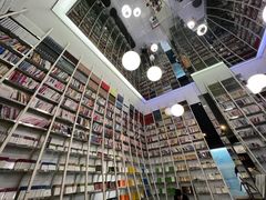 -钟书阁(松江泰晤士小镇店)