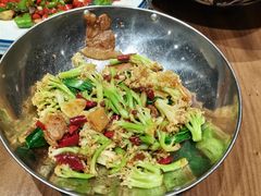 -有红鸡毛店·川菜(建设路店)