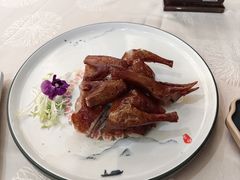 脆皮红烧乳鸽-聚福山莊·寻味顺德(北滘店)