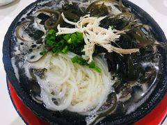 -刚砂锅鸡丝米线